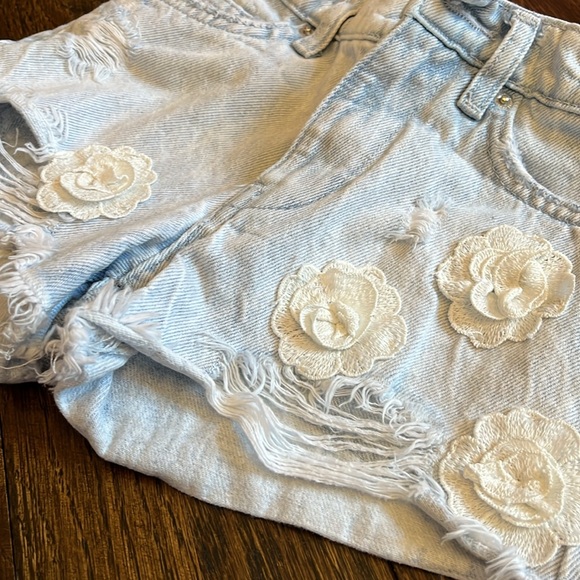 Zara girls jean embellished flower shorts - Picture 5 of 5
